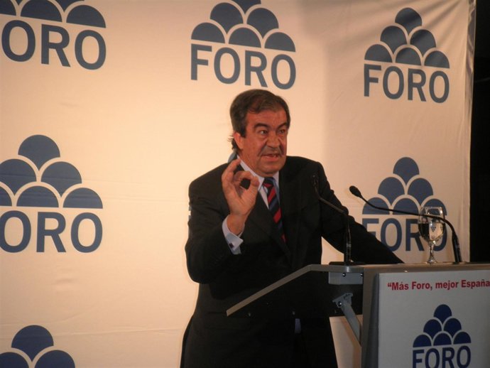 Fracisco Álvarez Cascos, Durante Un Acto De Campaña   