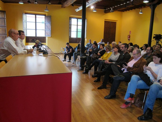 Mesa Redonda Sobre El Estado De Bienestar. 