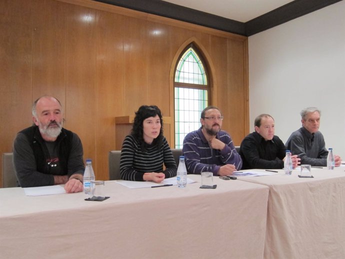 Txelui Moreno Junto A Otros Representantes De La Izquierda Abertzale En Pamplona