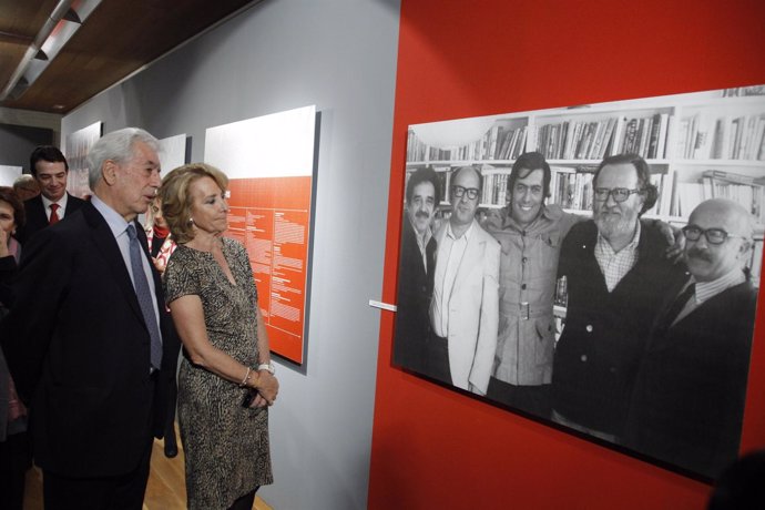 Vargas Llosa Y Aguirre En La Inauguración De La Exposición