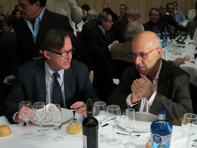 El Alcade De Vic Junto A Josep Antoni Duran