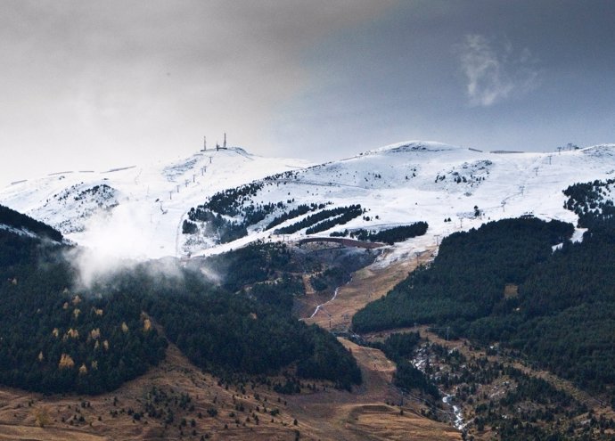 Nieves En La Estación De Esquí De Cerler