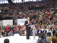 Rubalcaba: de tanto buscar facturas de trajes se olvidó de ayudar los ciudadanos