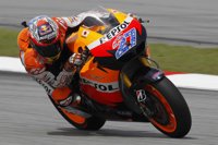 Motociclismo/GP Com. Valenciana.- Stoner consigue la victoria en MotoGP ante Spies en la línea de meta