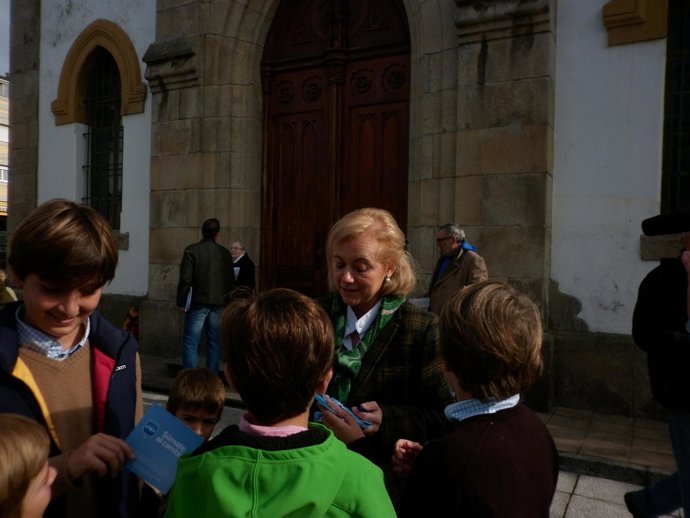 Mercedes Fernández En Navia.