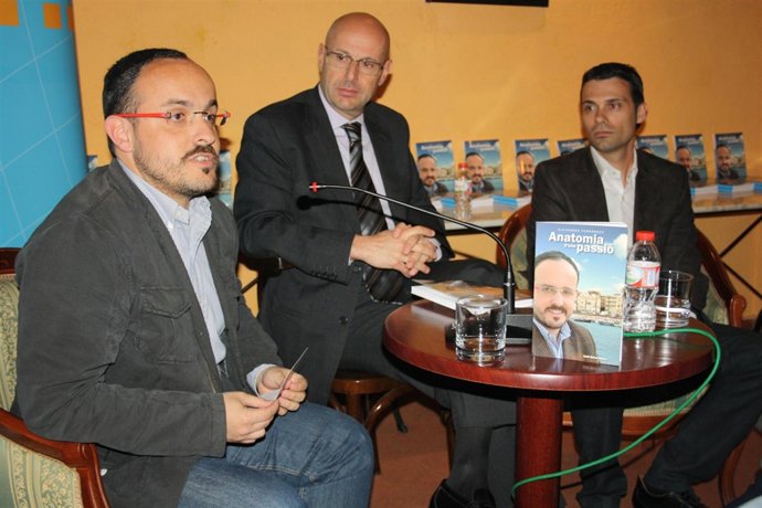 Alejandro Fernández (PP) durante la presentación de un libro suyo