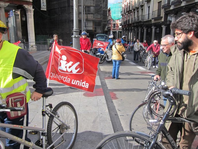 Participantes En La Marcha Ciclista De IU