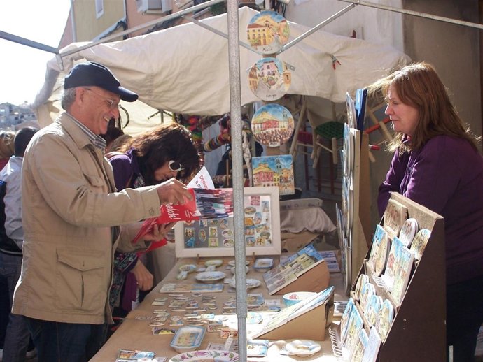 Costa Morata Y Victoria Rodríguez En El Mercado De Bullas