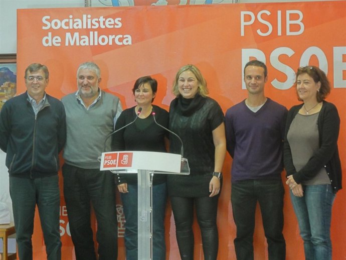 Los Candidatos Socialistas En Un Acto En Lloseta.