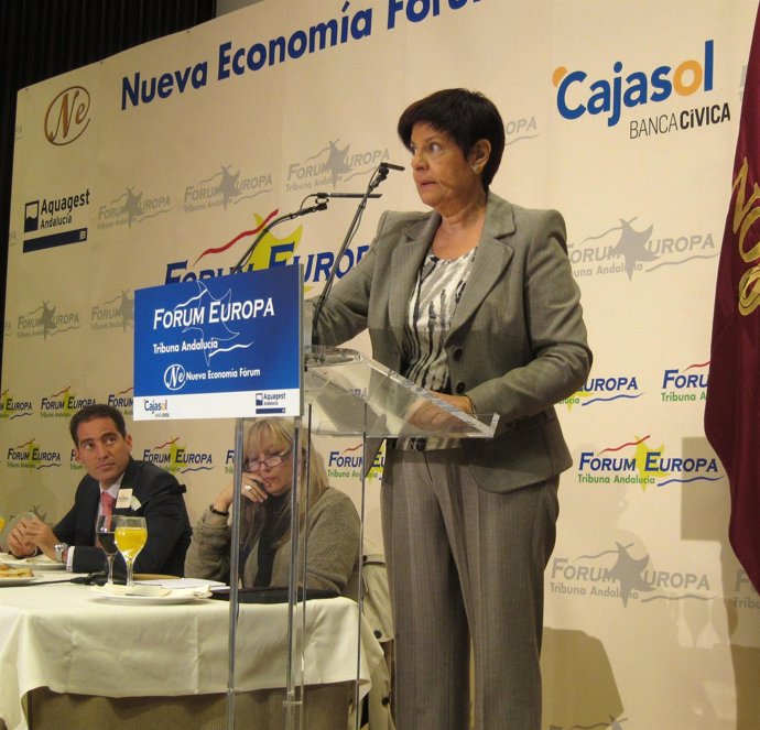 La Consejera De Obras Públicas Y Transportes, Josefina Cruz Villalón.