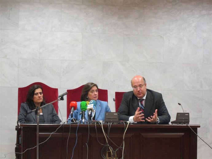 Los Fiscales Ana Martín, Elvira Tejada Y Juan Calparsoro