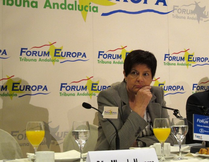 La Consejera De Obras Públicas Y Vivienda, Josefina Cruz Villalón.