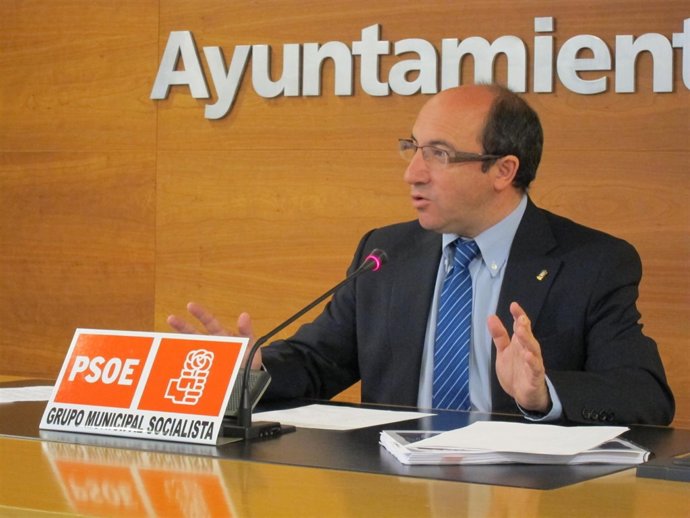 El Concejal Del PSOE Vincete Urquía 