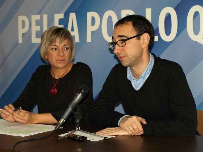 Elena Diego Y David Serrada En La Sede Del PSOE De Salamanca