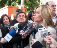 Trinidad Jiménez traslada su pésame a la familia y los compañeros del sargento fallecido en Afganistán