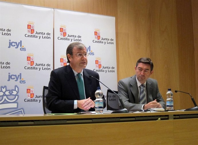 El Consejero De Fomento, Antonio Silván, Y El Director De Medio Natural