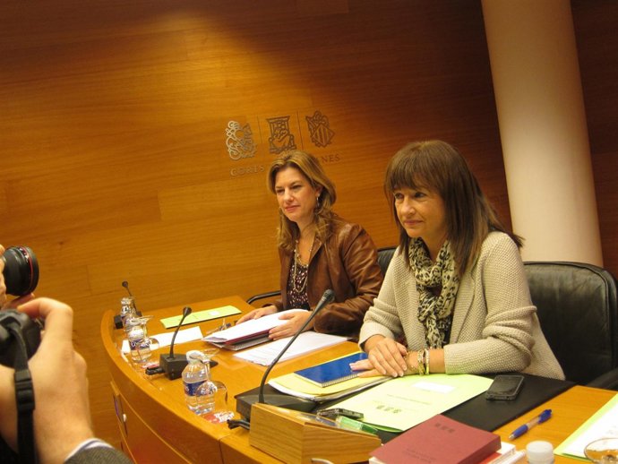 Sánchez De León Y Moreno En La Comisión De Economía De Las Corts