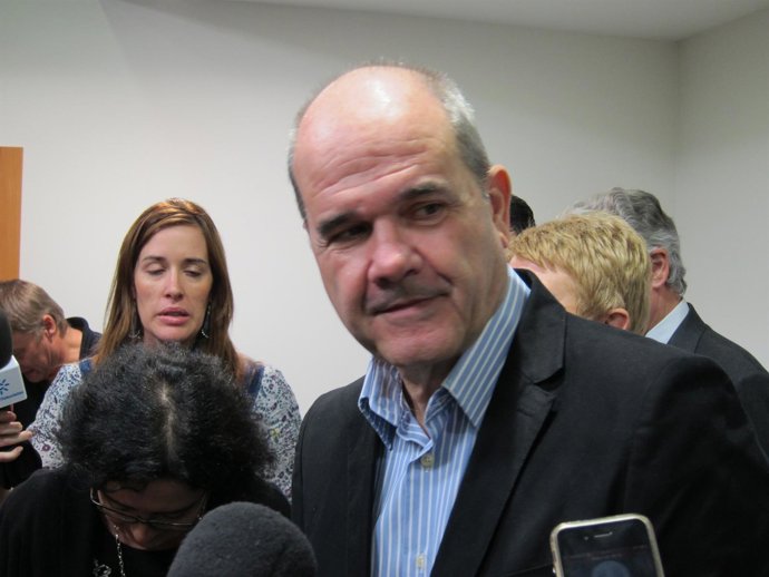 Manuel Chaves Antes De Participar En Un Foro Sobre Empleo En Almería