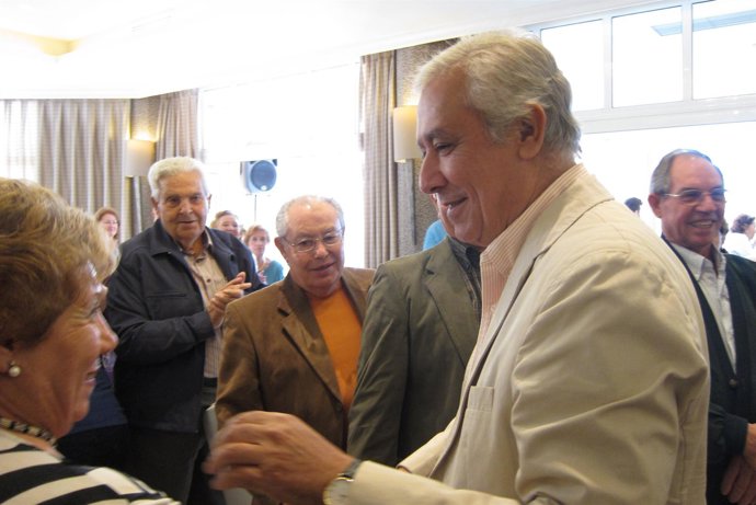 Arenas, En Un Acto Con Mayores En Almería