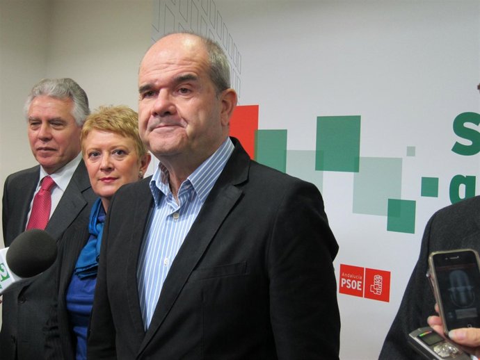 Manuel Chaves Durante Su Comparecencia Ante Los Medios En Almería