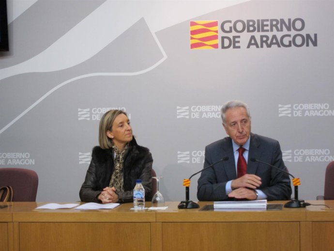 La Directora Obra Social Ibercaja, Teresa Fernández, El Consejero Innovación DGA