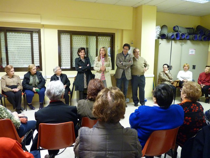 Visita Del PPCV A Un Centro De Mayores En Valencia