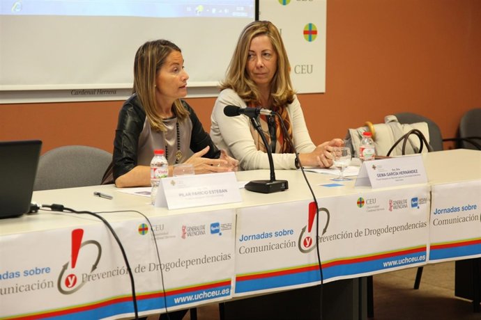 La Fiscal De Menores, A La Derecha, En Su Intervención En El CEU