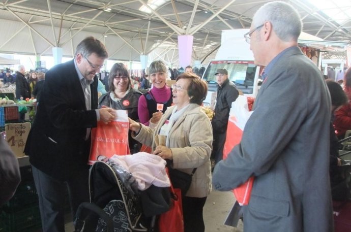 Ximo Puig En El Mercado Del Lunes De Castellón