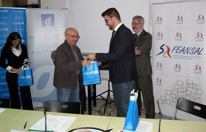 El Consejero Antonio Ávila Y Manu Sánchez En La Presentación Del Acto