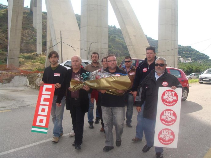 CCOO Y UGT Rinden Homenaje A Los Obreros Fallecidos En Almuñecar Hace Seis Años
