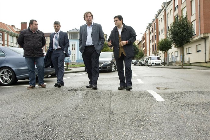 El Consejero De Obras Públicas Visita Astillero 