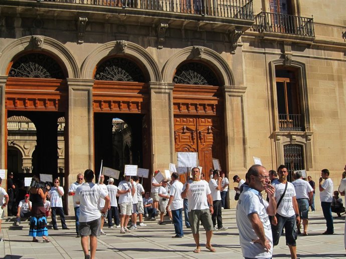 Extrabajdores De Primayor En Una Reciente Protesta Ante Diputación.
