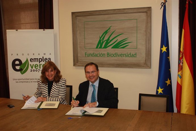 La Directora De La Fundación Biodiversidad Firma Un Acuerdo Con La UCA