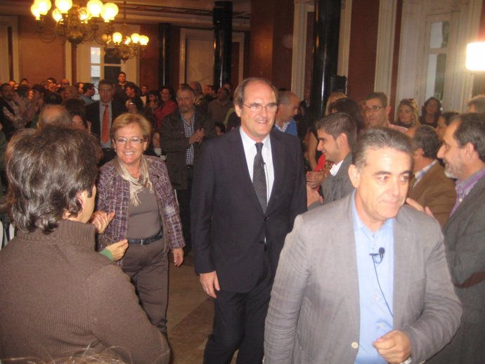 El Ministro De Educación, Ángel Gabilondo, En Un Acto Del PSOE De Huelva.