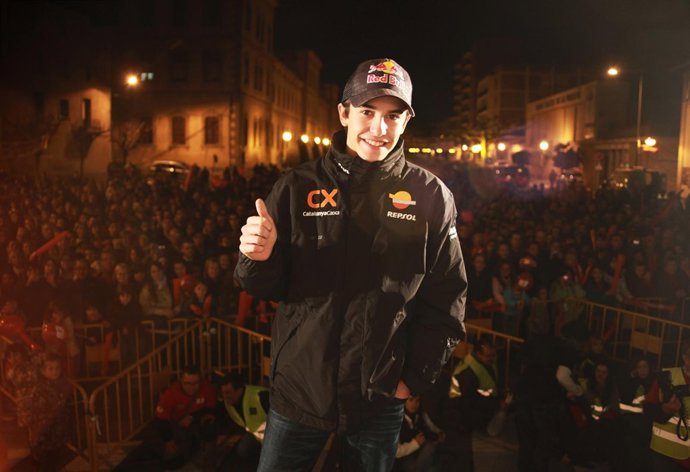 Marc Márquez Recibe El Homenaje De Cervera