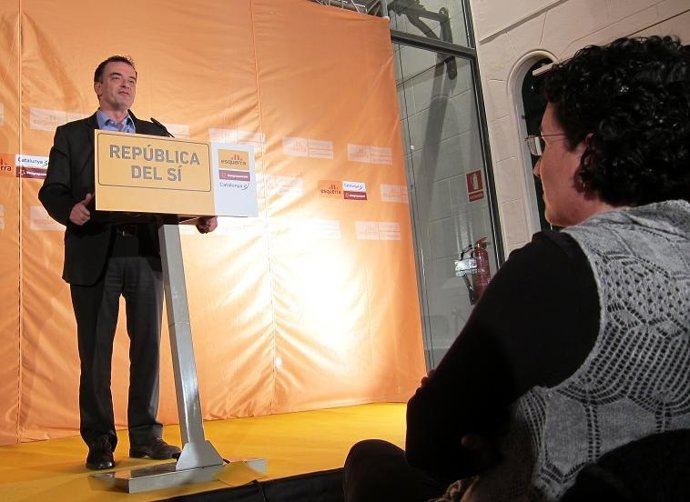 Alfred Bosch En Un Mitin Con Marta Rovira (ERC)