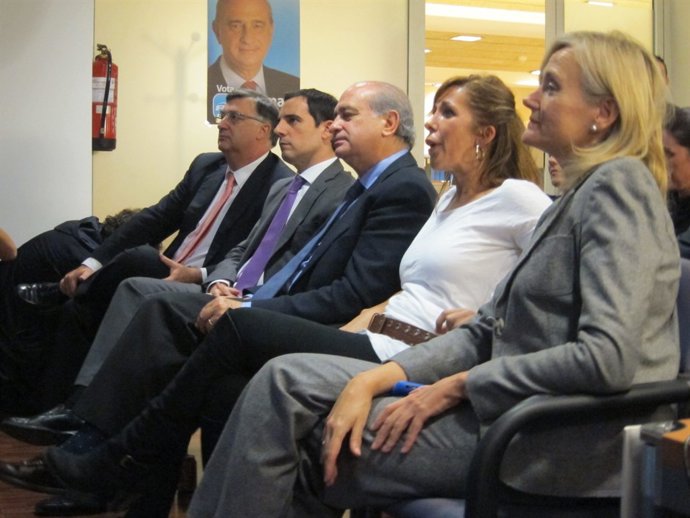 Miembros Del PP Catalán Durante El Debate Electoral