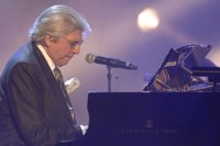 El compositor gaditano Manuel Alejandro, galardonado con el Grammy Latino por sus 40 años en la música