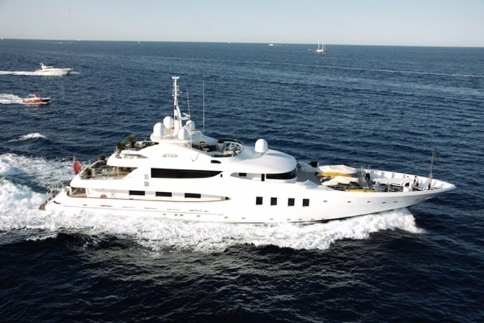 Yate De Lujo Navegando