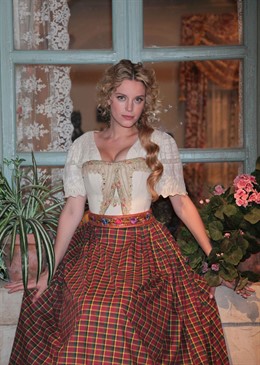 La Actriz Carolina Bang En Tierra De Lobos