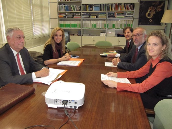 Reunión De Miembros Del Consell Y Ayuntamiento En Madrid Sobre Chiringuitos
