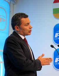 Escobar (PP) dice que Rajoy "es un líder que genera confianza en el futuro y Rubalcaba aspira a jefe oposición"