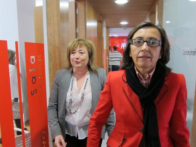 Rosa Aguilar (Dcha.) En La Sede Del PSOE De Córdoba