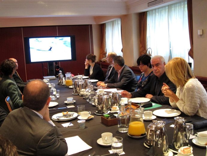 El Consejero Preside Un Encuentro Con Touroperadores En Londres