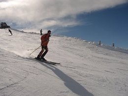 Un Usuario, Esquiando En Fuentes De Invierno.