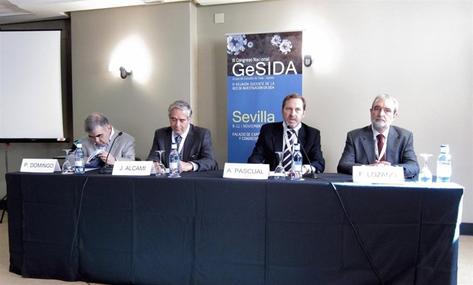 Especialistas En Enfermedades Infecciosas En El Congreso Sobre SIDA De Sevilla