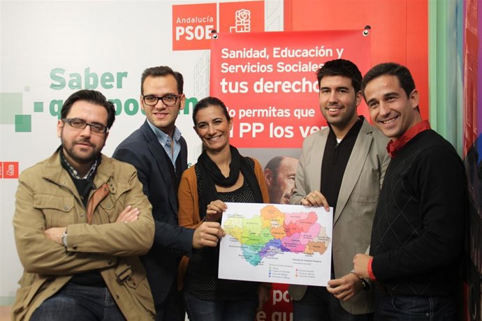 Dirigentes De JSA Con El Mapa De Andalucía Que Enviarán A Rajoy