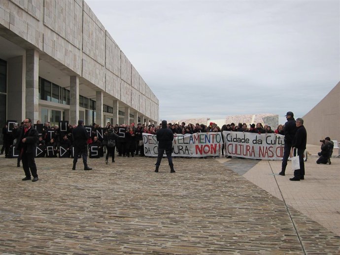 Manifestación De Actores Ante La Cidade Da Cultura
