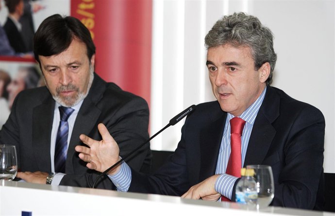 Albacete, 08-11-2011.  - El Consejero De Empleo, Leandro Esteban Durante La Inau