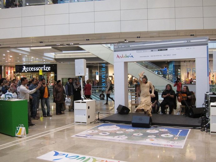 Acción Promocional De Andalucía En El Centro Comercial Westfield Stratford